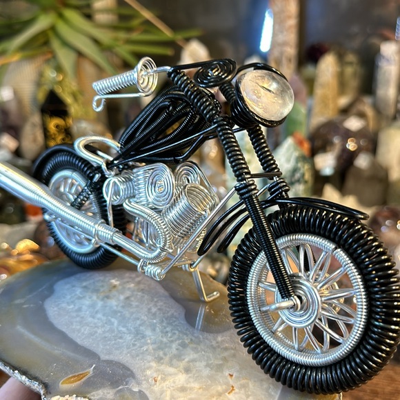 🔥SALE🔥 Hand Made Wire Wrapped Motorcycle! - Picture 3 of 13